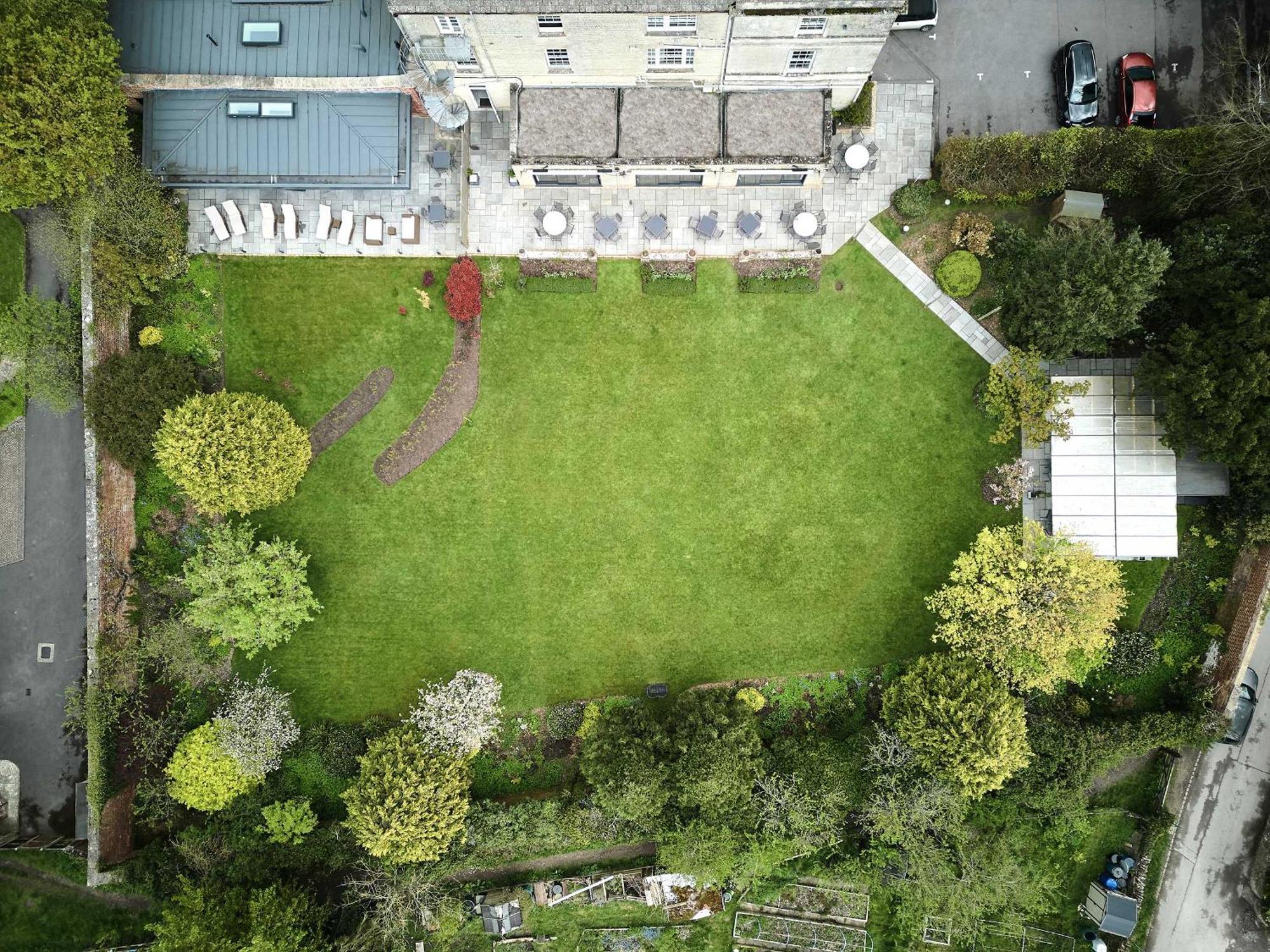 Stratton House & 3*