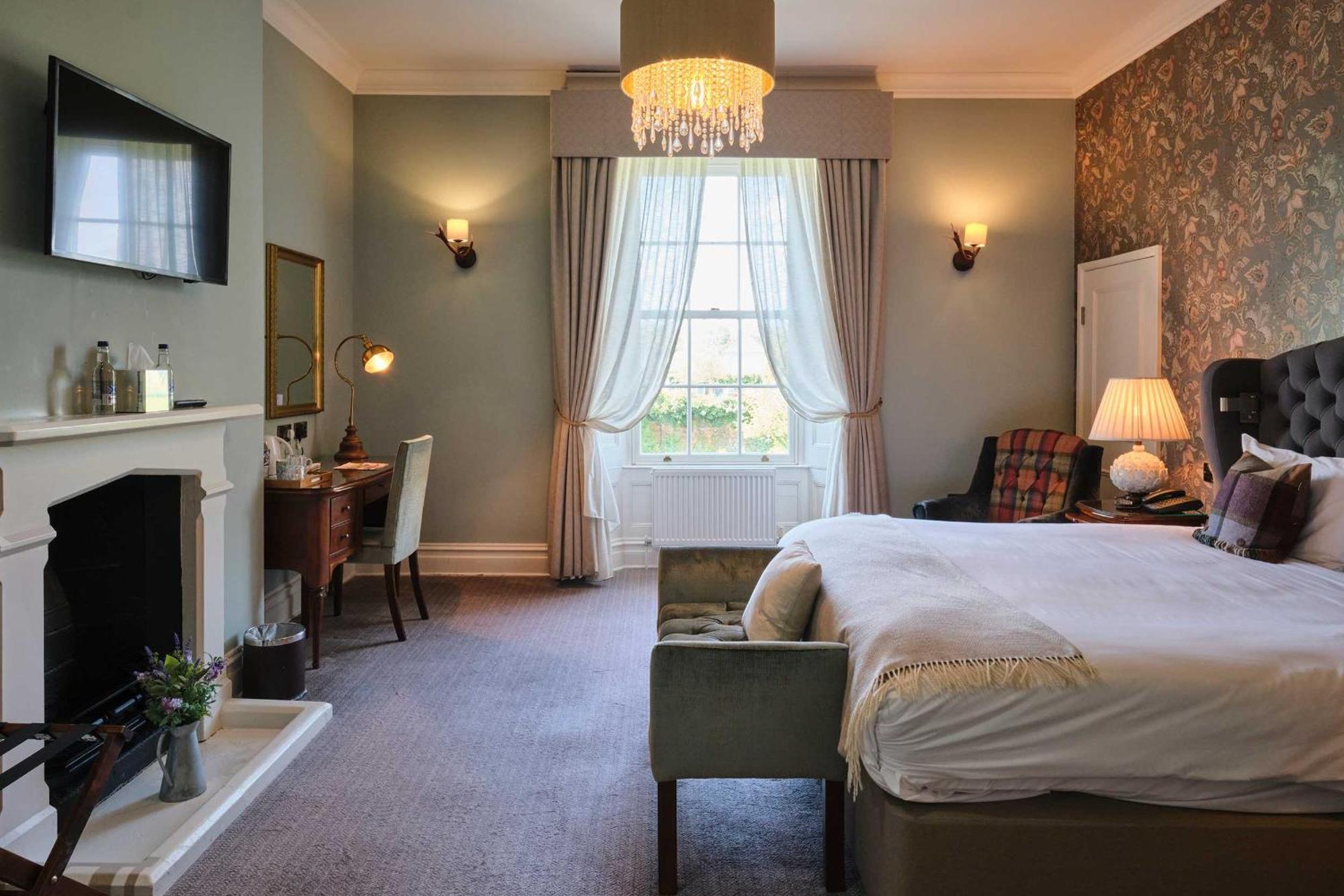 Stratton House & 3*